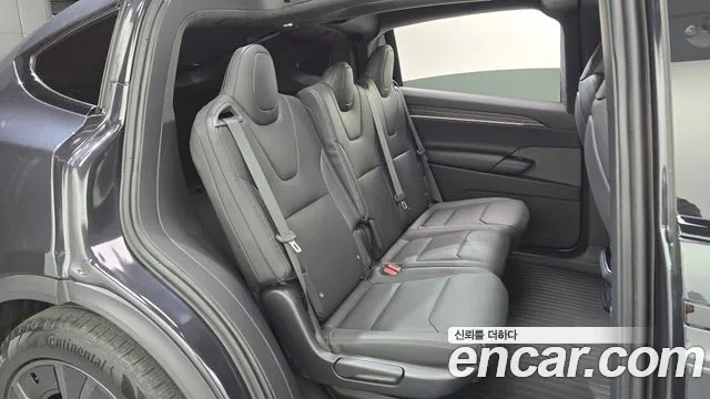 Tesla Model X — Фото автомобиля 18