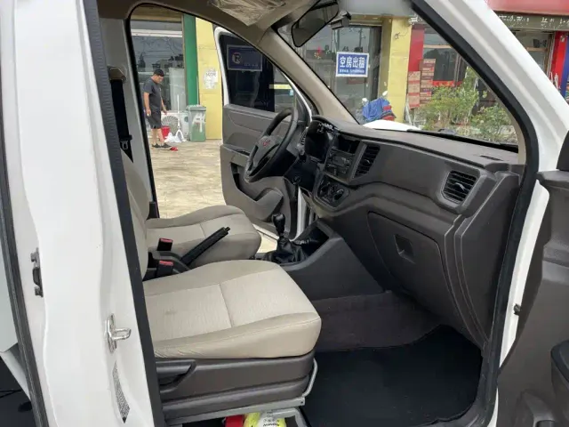 Wuling Hongguang V — Фото автомобиля 9