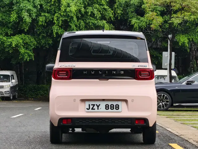 Wuling Hongguang Mini EV — Фото автомобиля 6