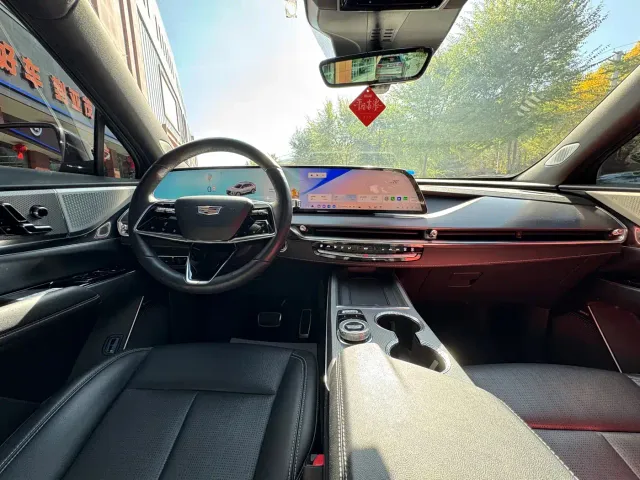 Cadillac XT5 — Фото автомобиля 9