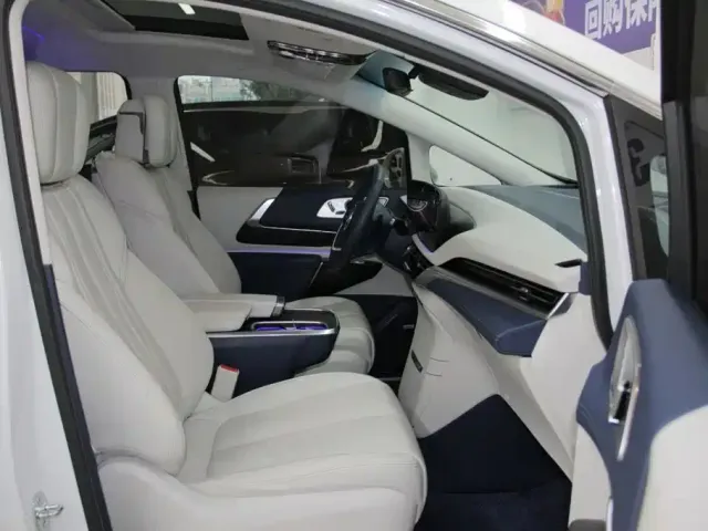Buick Century 2023 2.0T 7-Seater World Edition — Фото автомобиля 12