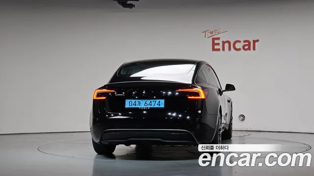 Tesla Model 3 — Фото автомобиля 4