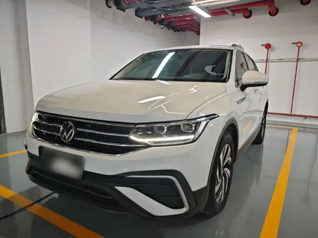 Фотография автомобиля — Volkswagen Tiguan L