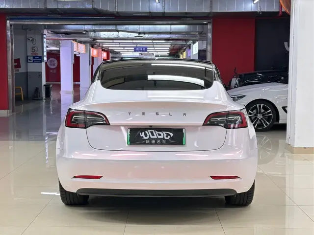 Tesla Model 3 — Фото автомобиля 6