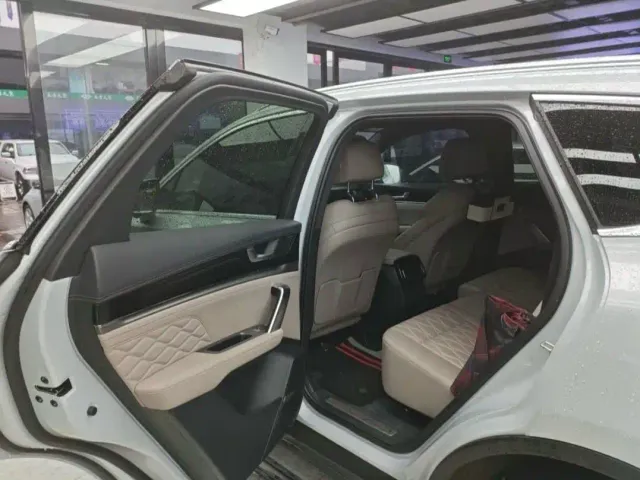 BYD Tang — Фото автомобиля 7