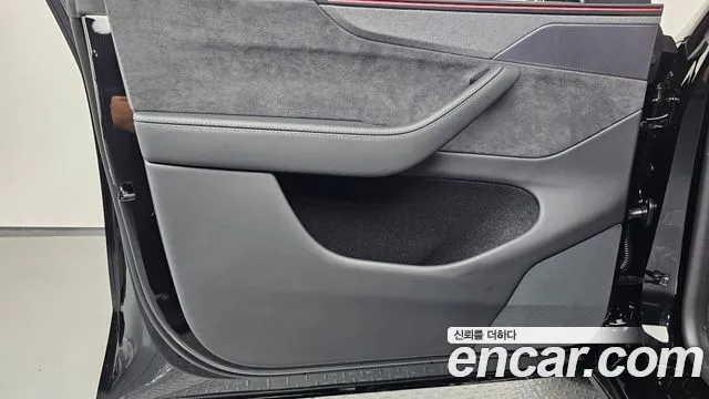 Tesla Model Y — Фото автомобиля 24