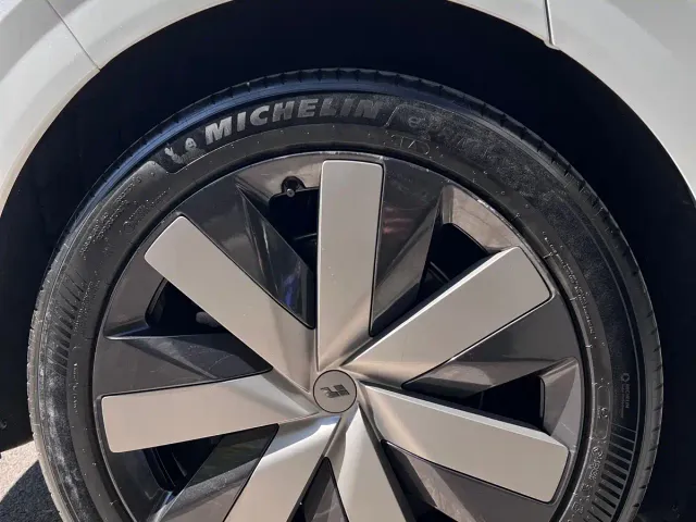 Li Auto i6 — Фото автомобиля 9