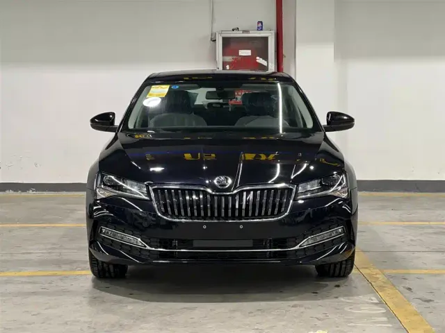 Skoda Superb — Фото автомобиля 2