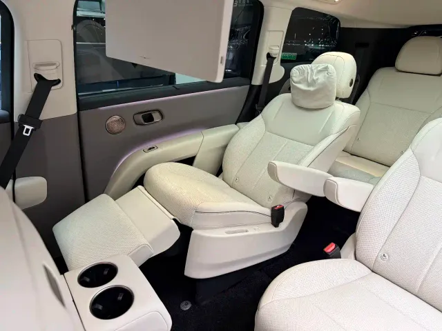 Li Auto i8 — Фото автомобиля 14