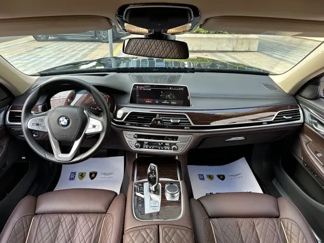 BMW 7 Series — Фото автомобиля 7