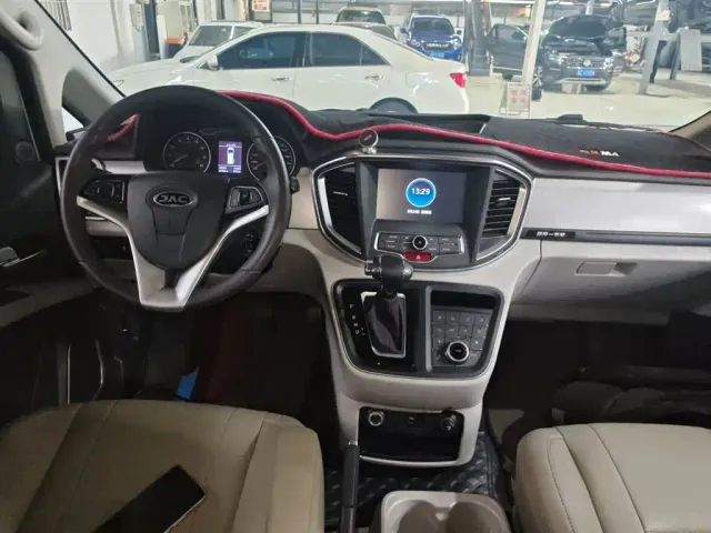 JAC Refine M4 — Фото автомобиля 9