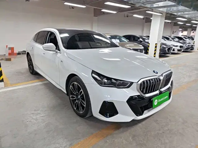 BMW 5 Series — Фото автомобиля 3
