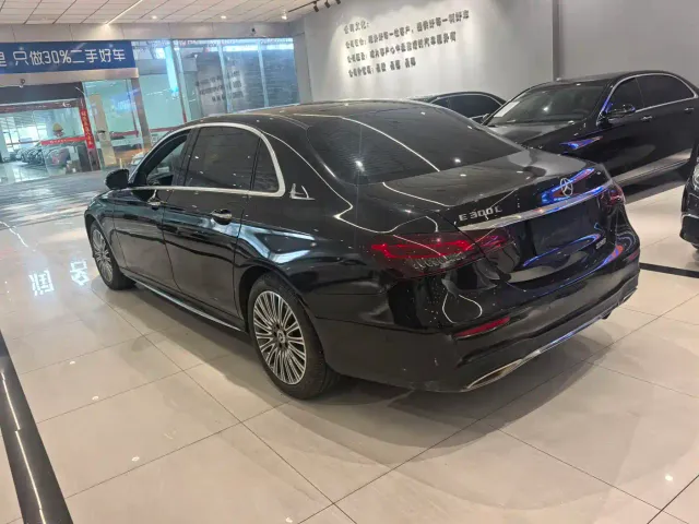 Mercedes-Benz E-Class — Фото автомобиля 8