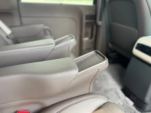 Li Auto MEGA — Фото автомобиля 10