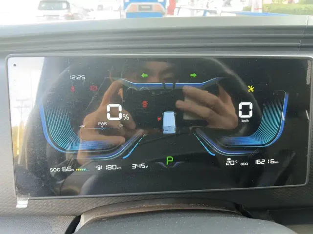 Ruichi New Energy EC75 — Фото автомобиля 7