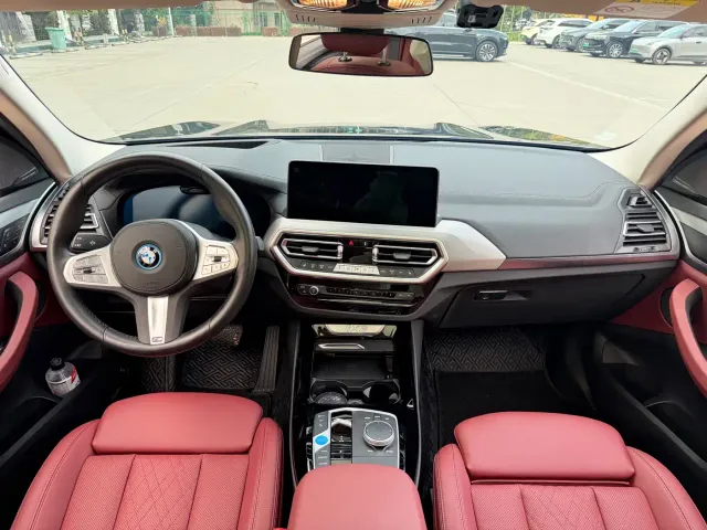 BMW iX3 — Фото автомобиля 5