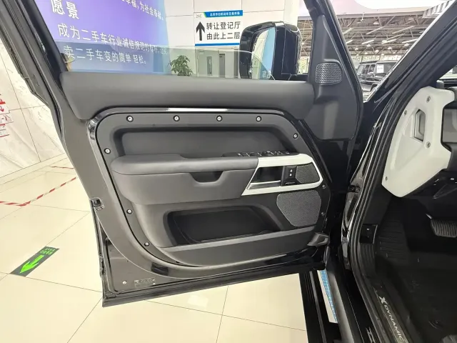 Land Rover Defender — Фото автомобиля 20