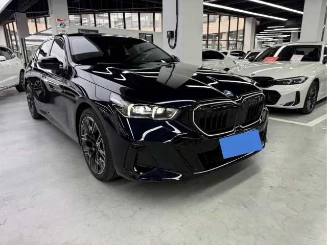 BMW 5 Series — Фото автомобиля 3