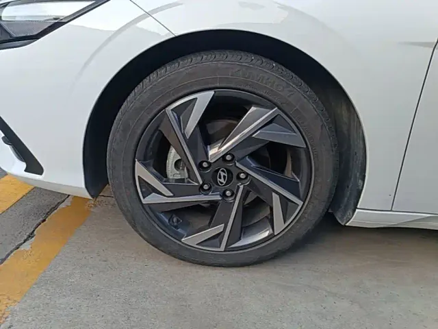 Hyundai Elantra — Фото автомобиля 22