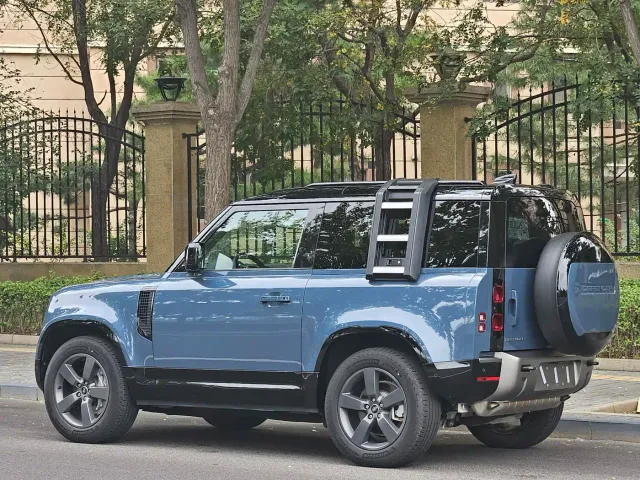 Land Rover Defender — Фото автомобиля 3