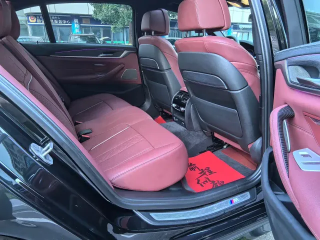 BMW 5 Series — Фото автомобиля 9
