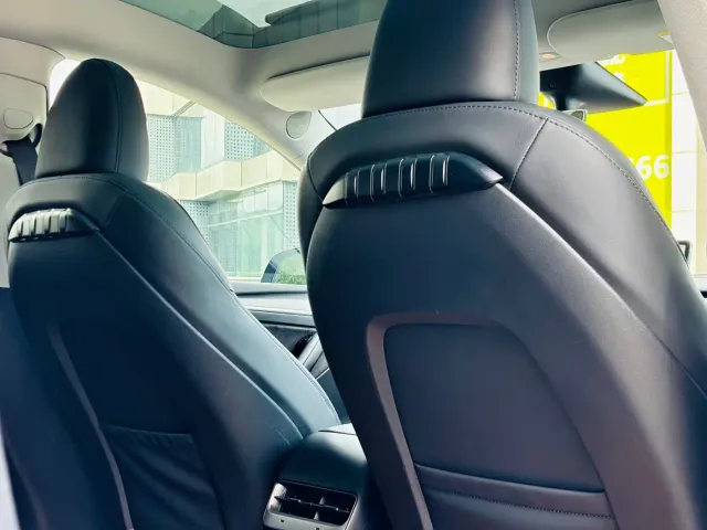 Tesla Model Y — Фото автомобиля 14