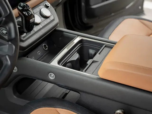 Land Rover Defender — Фото автомобиля 19