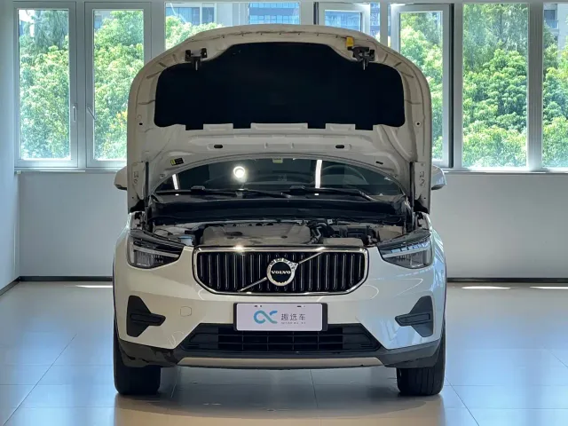 Volvo XC40 — Фото автомобиля 15