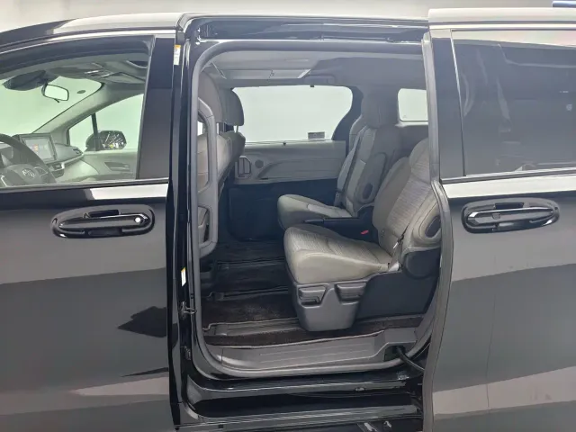 Toyota Sienna — Фото автомобиля 15