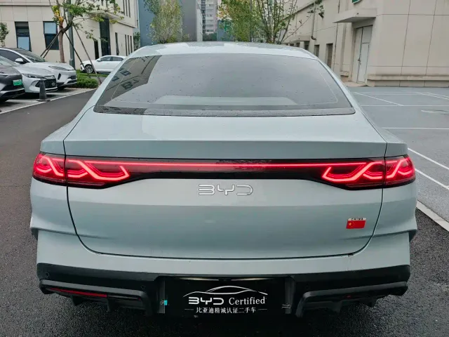BYD Qin L — Фото автомобиля 10