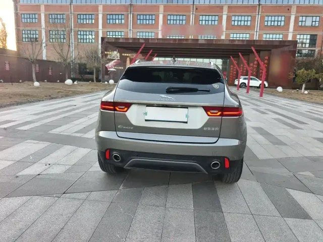 Jaguar E-PACE — Фото автомобиля 6