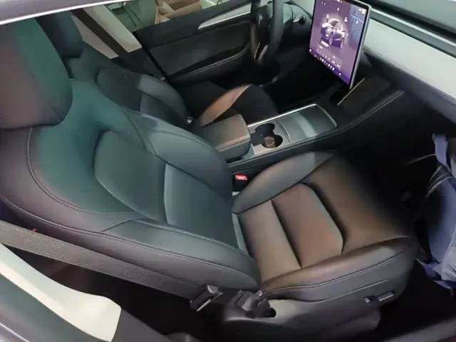 Tesla Model Y — Фото автомобиля 24
