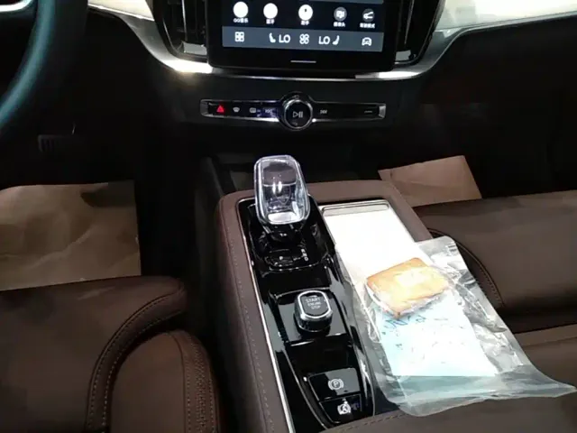 Volvo S90 — Фото автомобиля 13