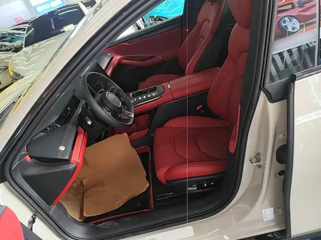 Xiaomi SU7 — Фото автомобиля 14