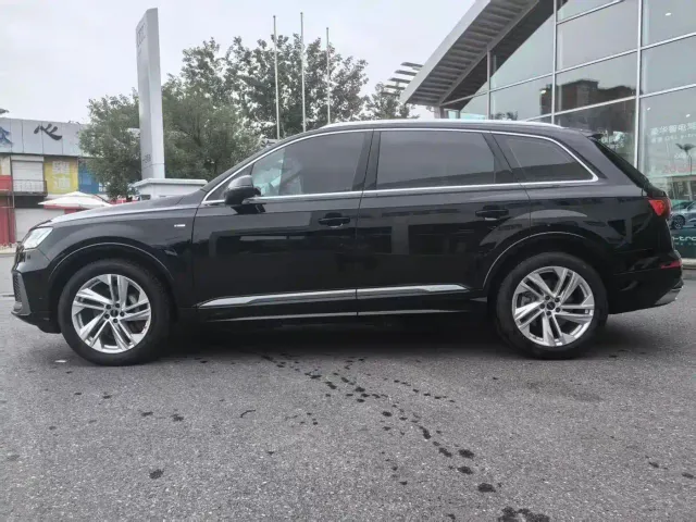 Audi Q7 — Фото автомобиля 3