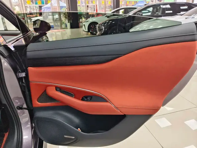 Xiaomi SU7 — Фото автомобиля 15