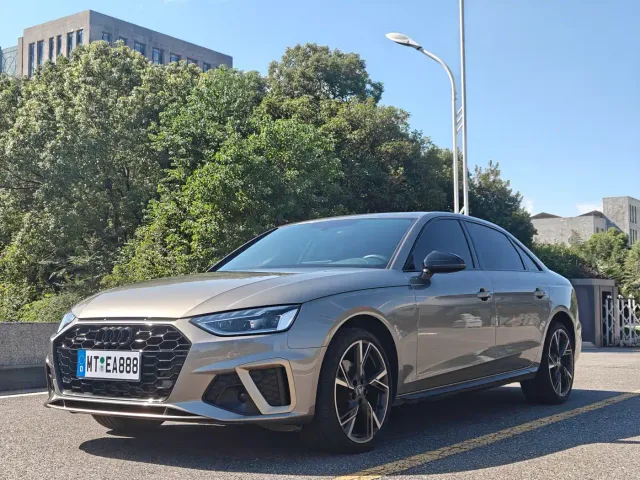 Фотография автомобиля — Audi A4L