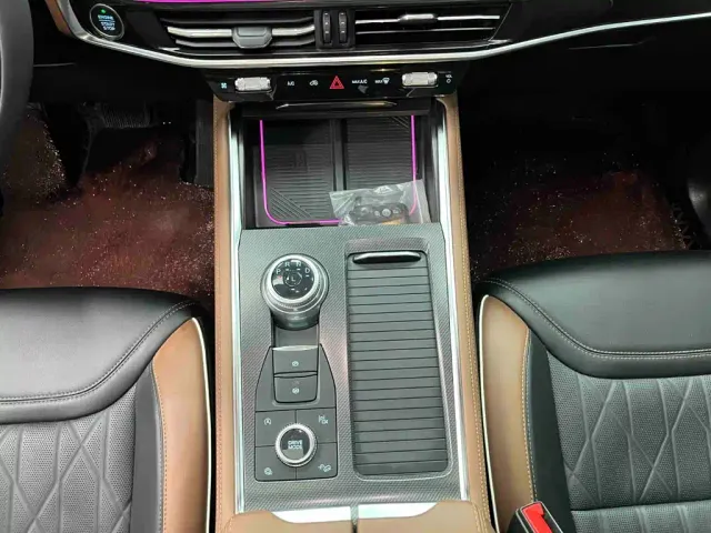 Ford Explorer — Фото автомобиля 10