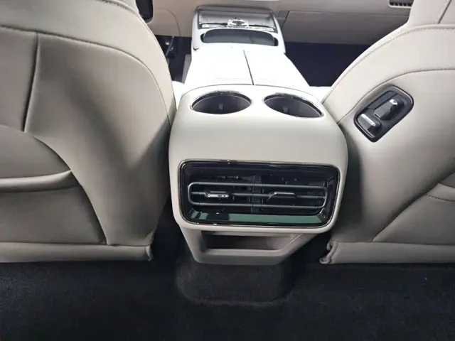 Geely Galaxy Xingyao 8 — Фото автомобиля 13
