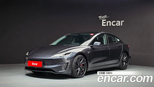 Фотография автомобиля — Tesla Model 3
