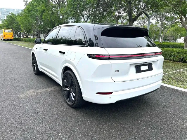 Li Auto L7 — Фото автомобиля 8