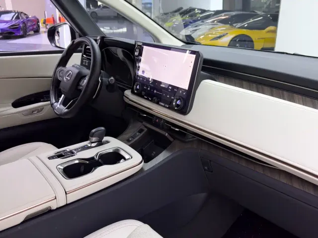 Lexus LM — Фото автомобиля 12