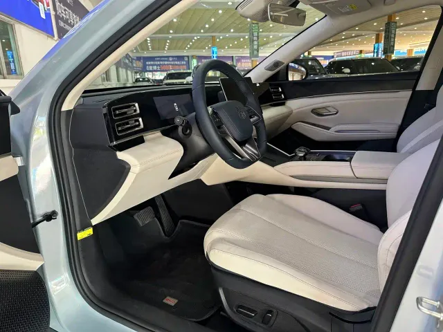 BYD Qin L — Фото автомобиля 7