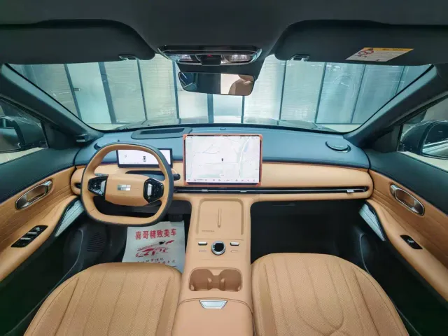 Geely Galaxy Starship 7 EM-i — Фото автомобиля 9