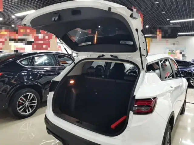 Geely Binyue — Фото автомобиля 18