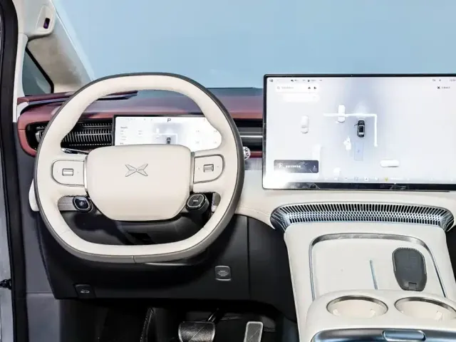 Xpeng X9 — Фото автомобиля 28
