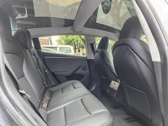 Tesla Model 3 — Фото автомобиля 9