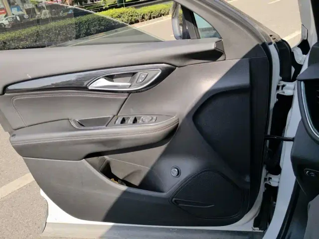 Buick Envision Plus — Фото автомобиля 7
