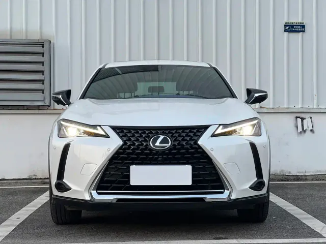 Lexus UX — Фото автомобиля 2
