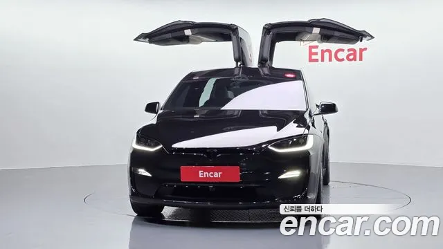 Tesla Model X — Фото автомобиля 3